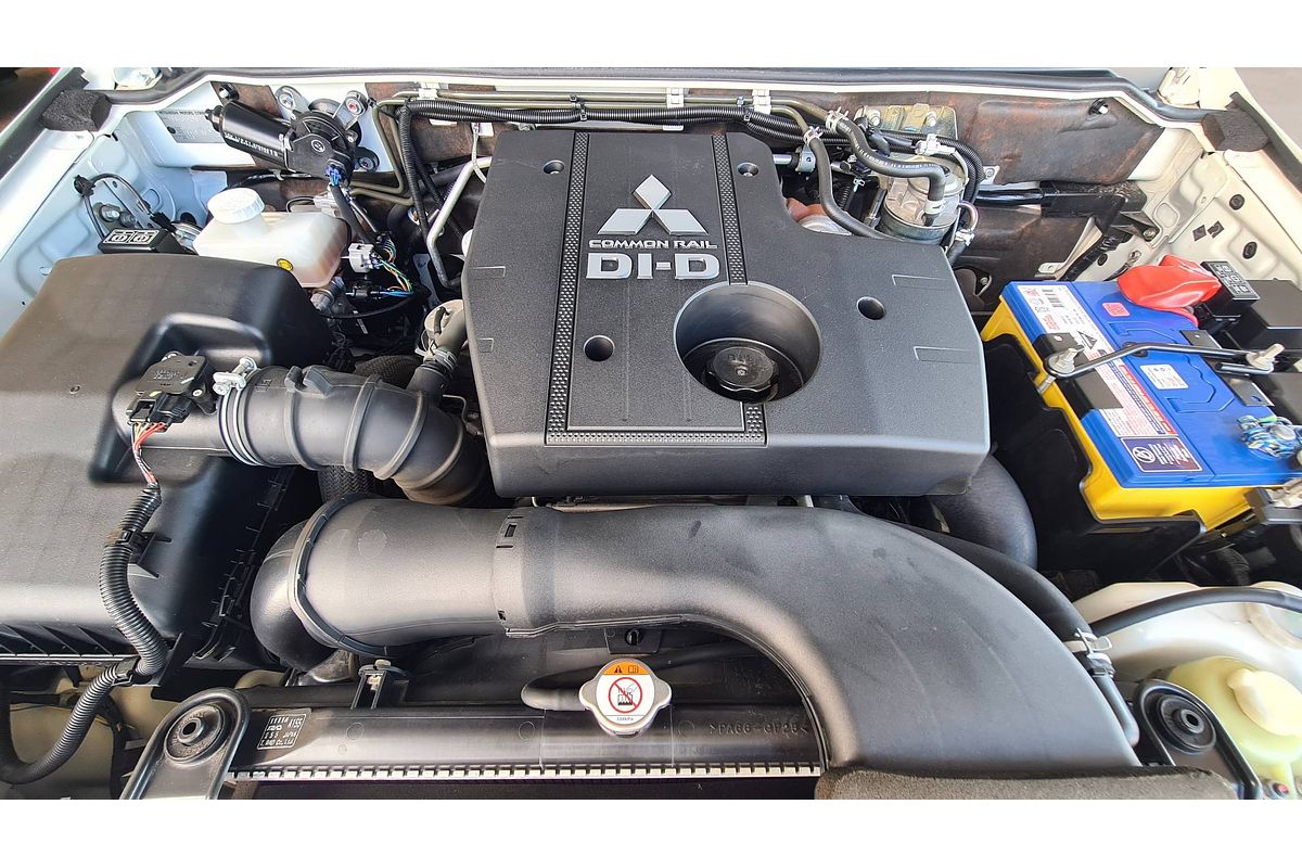 2014 Mitsubishi Pajero GLX NX