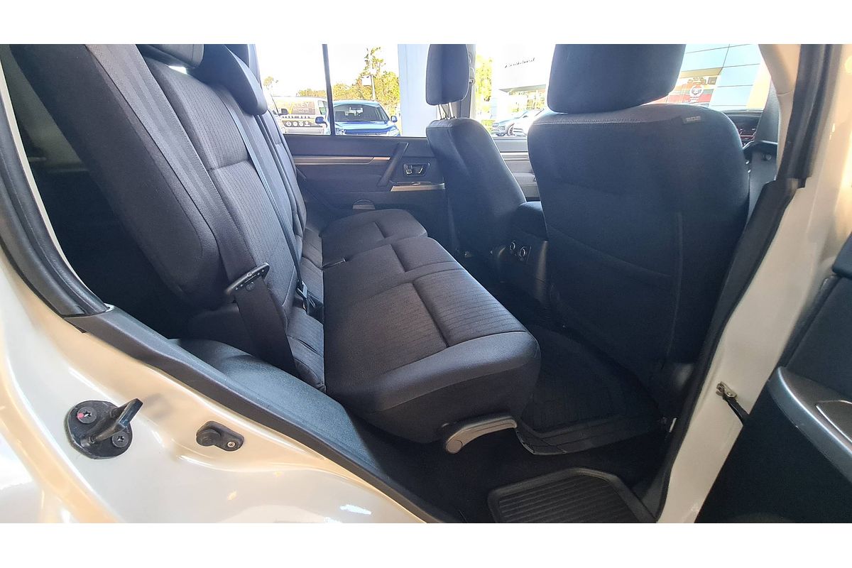 2014 Mitsubishi Pajero GLX NX
