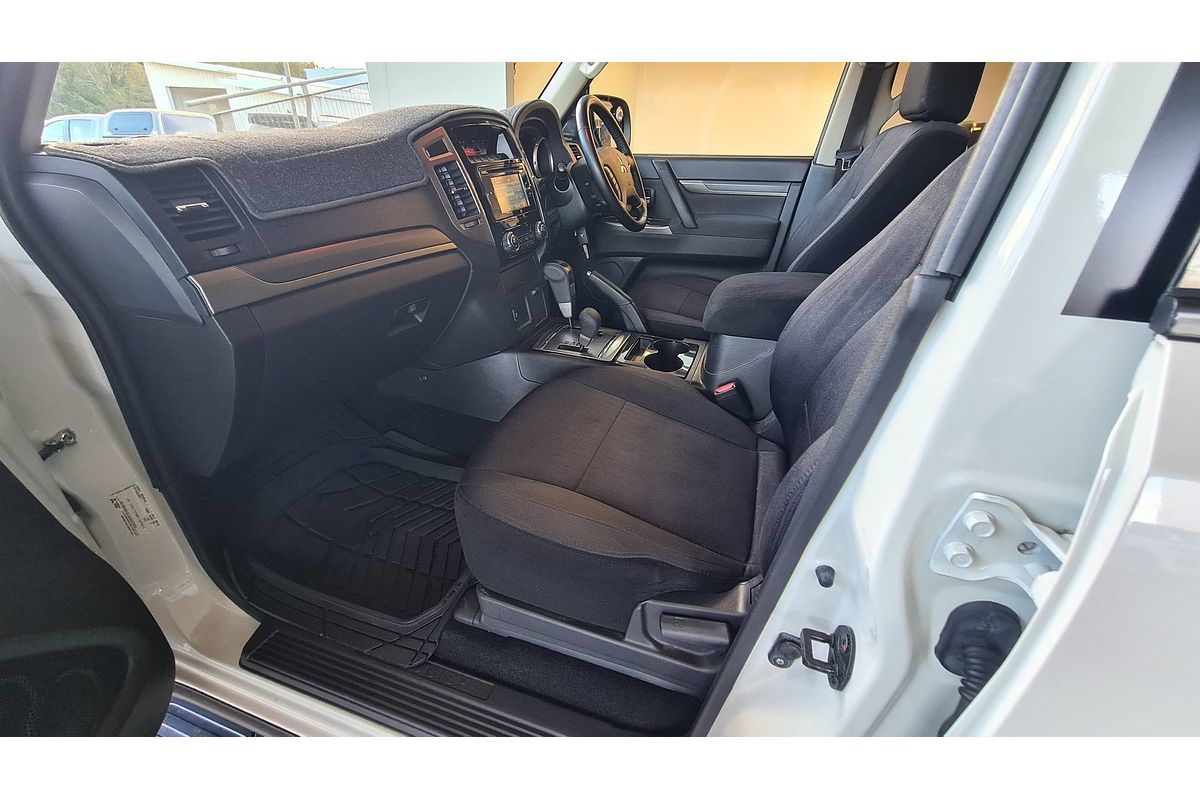 2014 Mitsubishi Pajero GLX NX