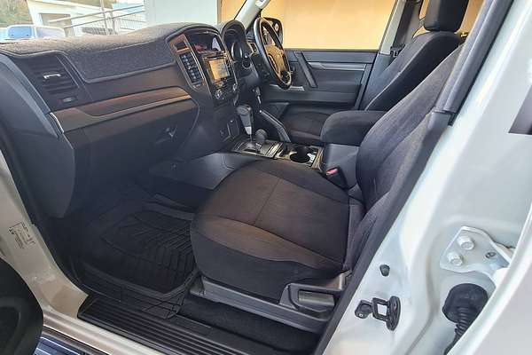 2014 Mitsubishi Pajero GLX NX