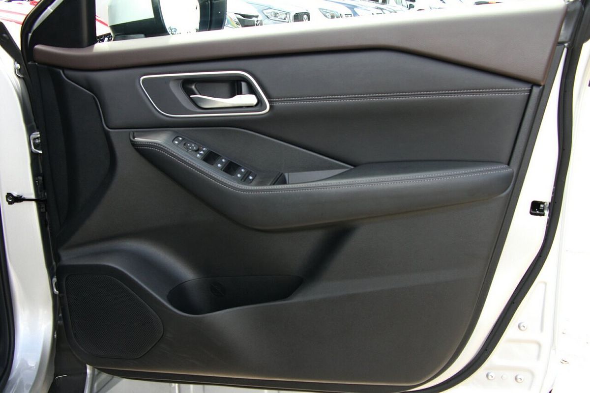 2024 Nissan X-TRAIL ST-L T33
