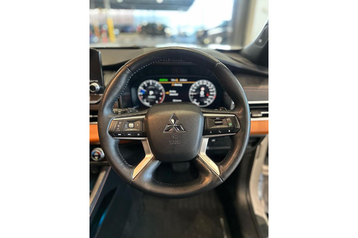 2023 Mitsubishi Outlander Exceed ZM