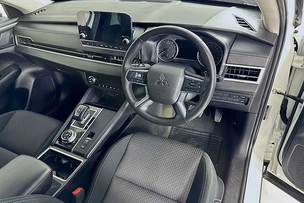 2023 Mitsubishi OUTLANDER LS 7 SEAT (AWD) ZM MY23