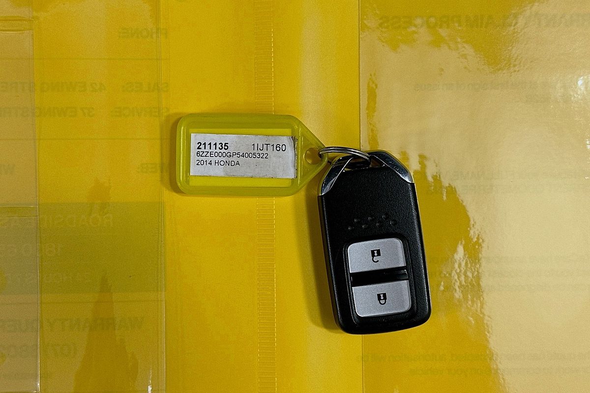 2014 Honda FIT (HYBRID) GP