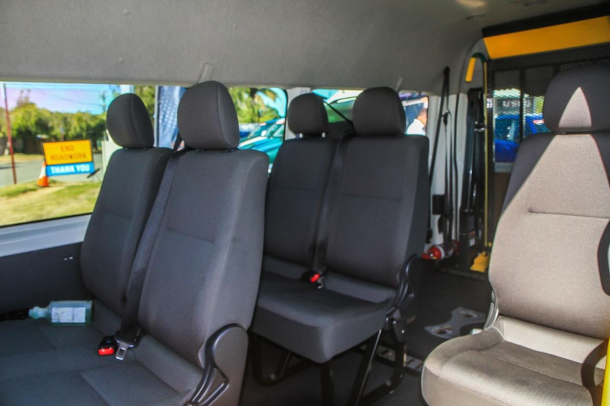 2017 Toyota Hiace Commuter KDH223R