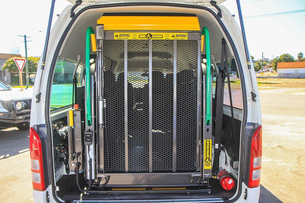 2017 Toyota Hiace Commuter KDH223R