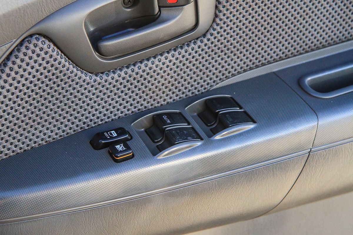 2012 Toyota Hilux SR KUN26R 4X4