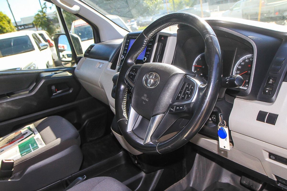 2020 Toyota Hiace Commuter GDH322R
