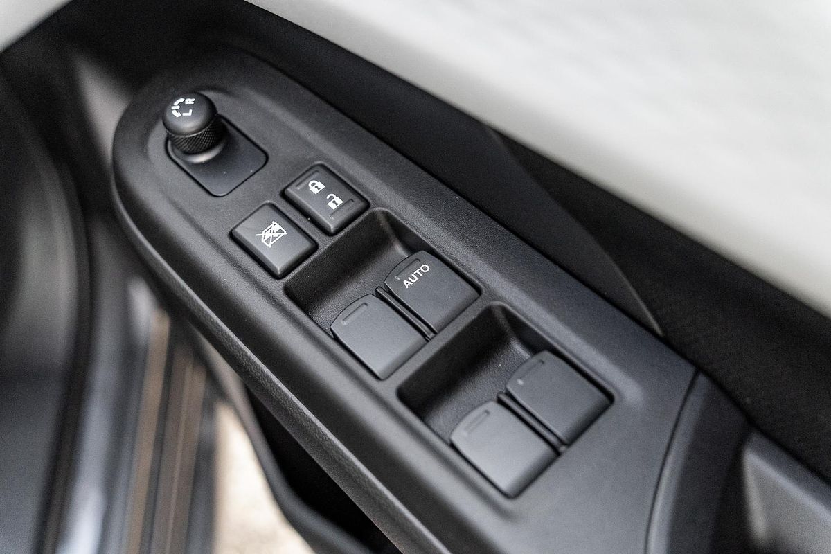 2025 Suzuki Swift Hybrid Plus UZ
