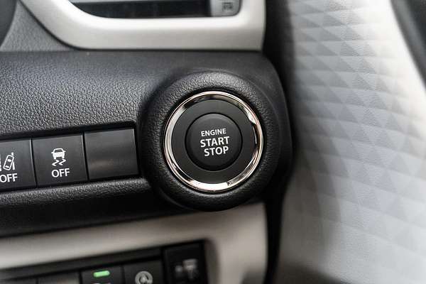 2025 Suzuki Swift Hybrid Plus UZ