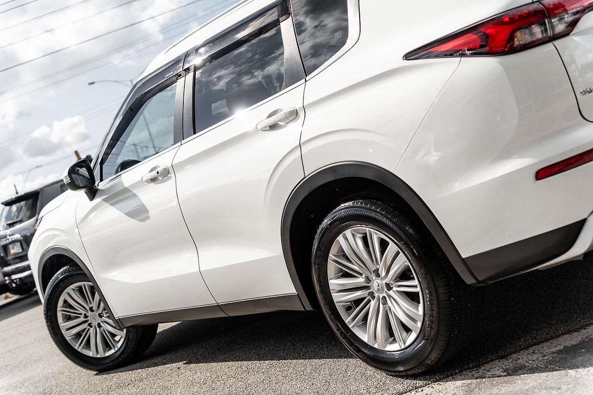 2024 Mitsubishi Outlander LS ZM
