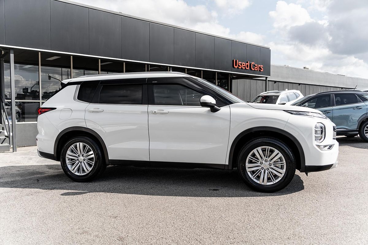 2024 Mitsubishi Outlander LS ZM