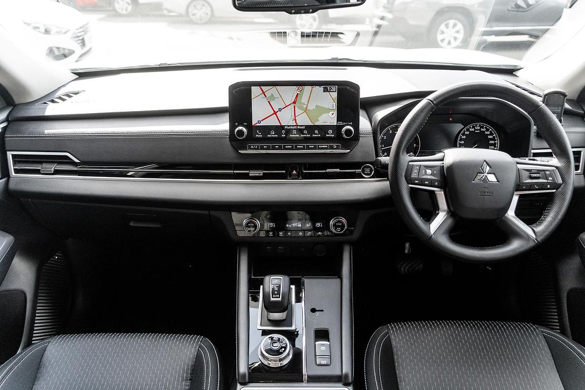 2024 Mitsubishi Outlander LS ZM
