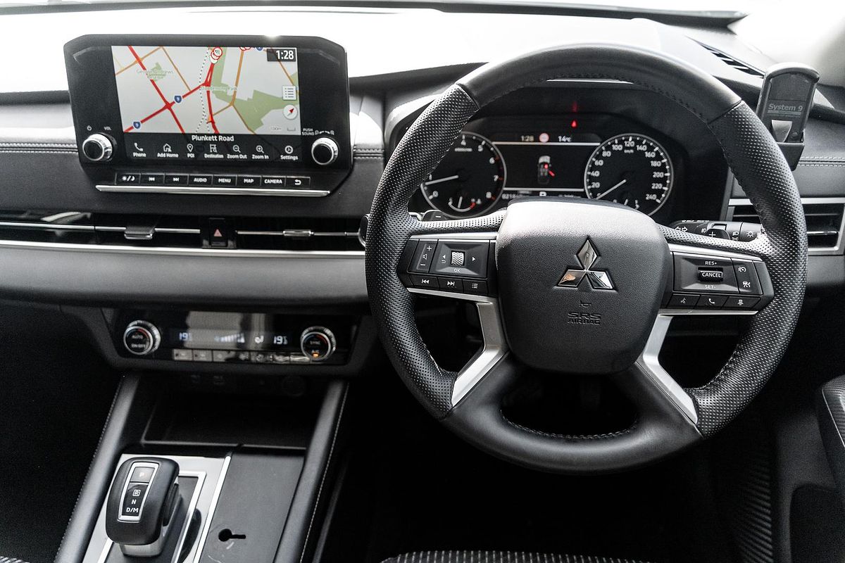 2024 Mitsubishi Outlander LS ZM