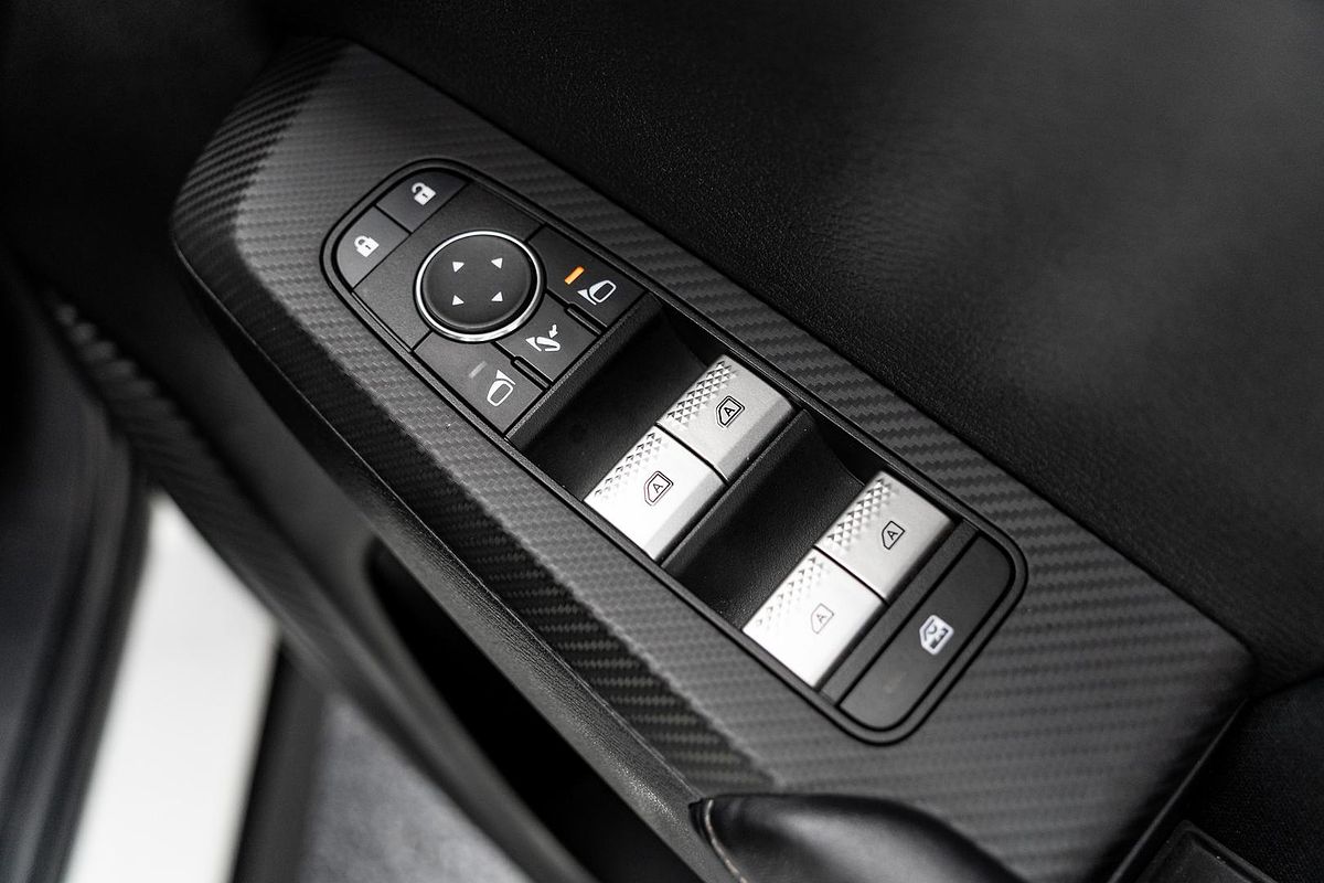 2024 Mitsubishi Outlander LS ZM