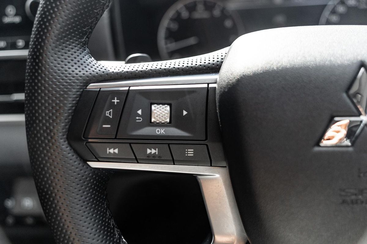 2024 Mitsubishi Outlander LS ZM