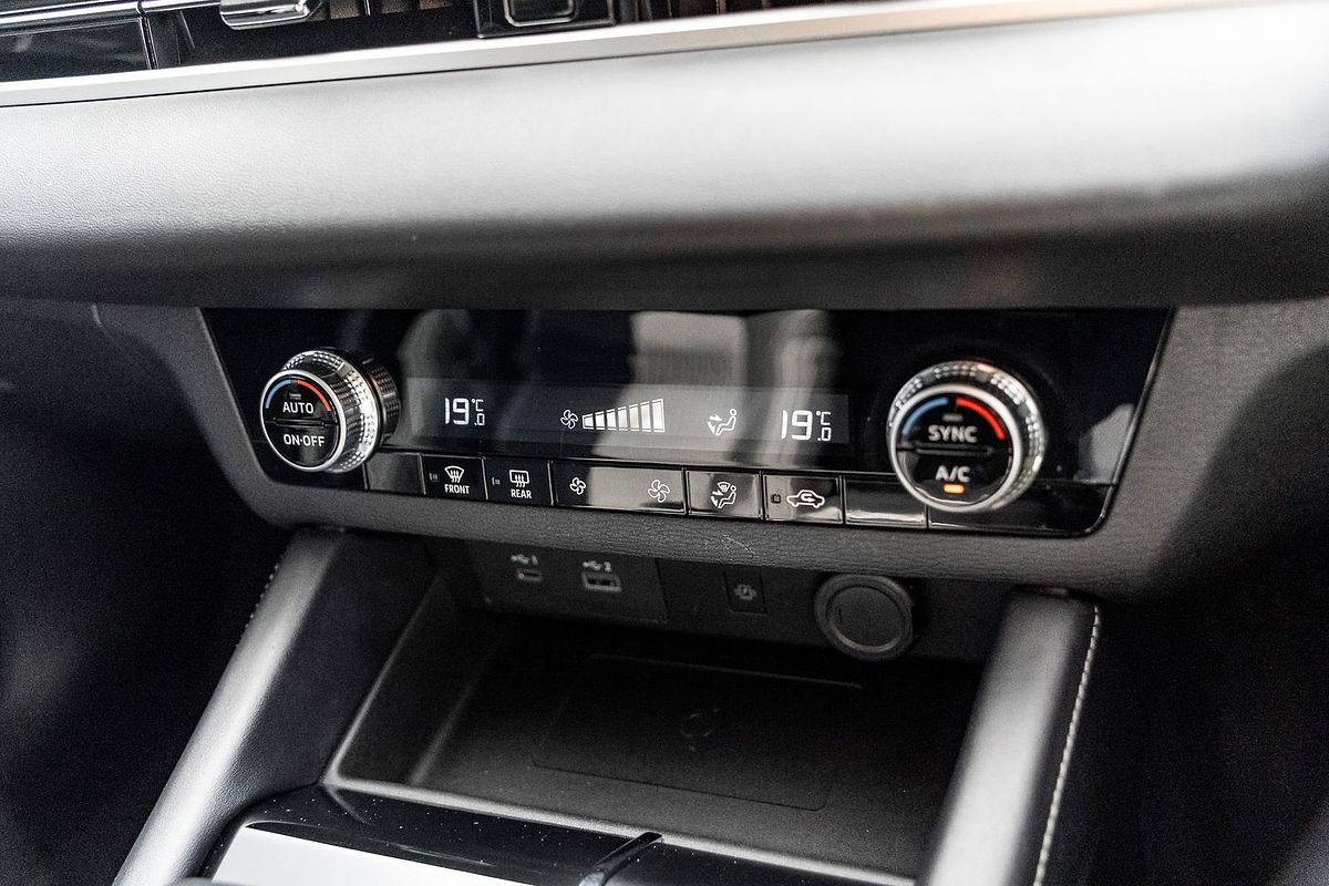 2024 Mitsubishi Outlander LS ZM