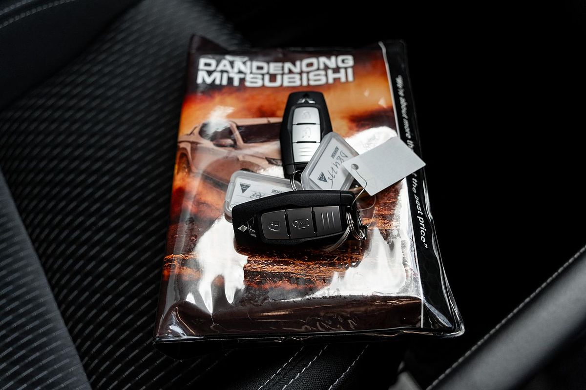 2024 Mitsubishi Outlander LS ZM