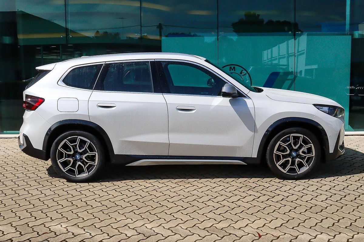 2024 BMW iX1 eDrive20 xLine U11