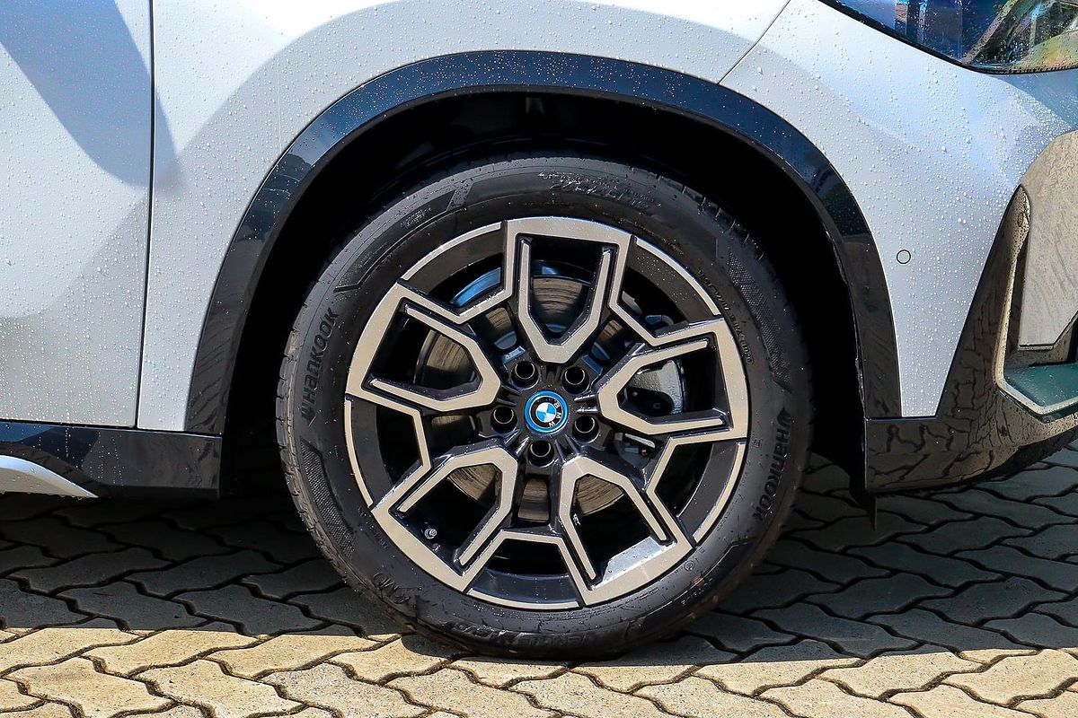 2024 BMW iX1 eDrive20 xLine U11