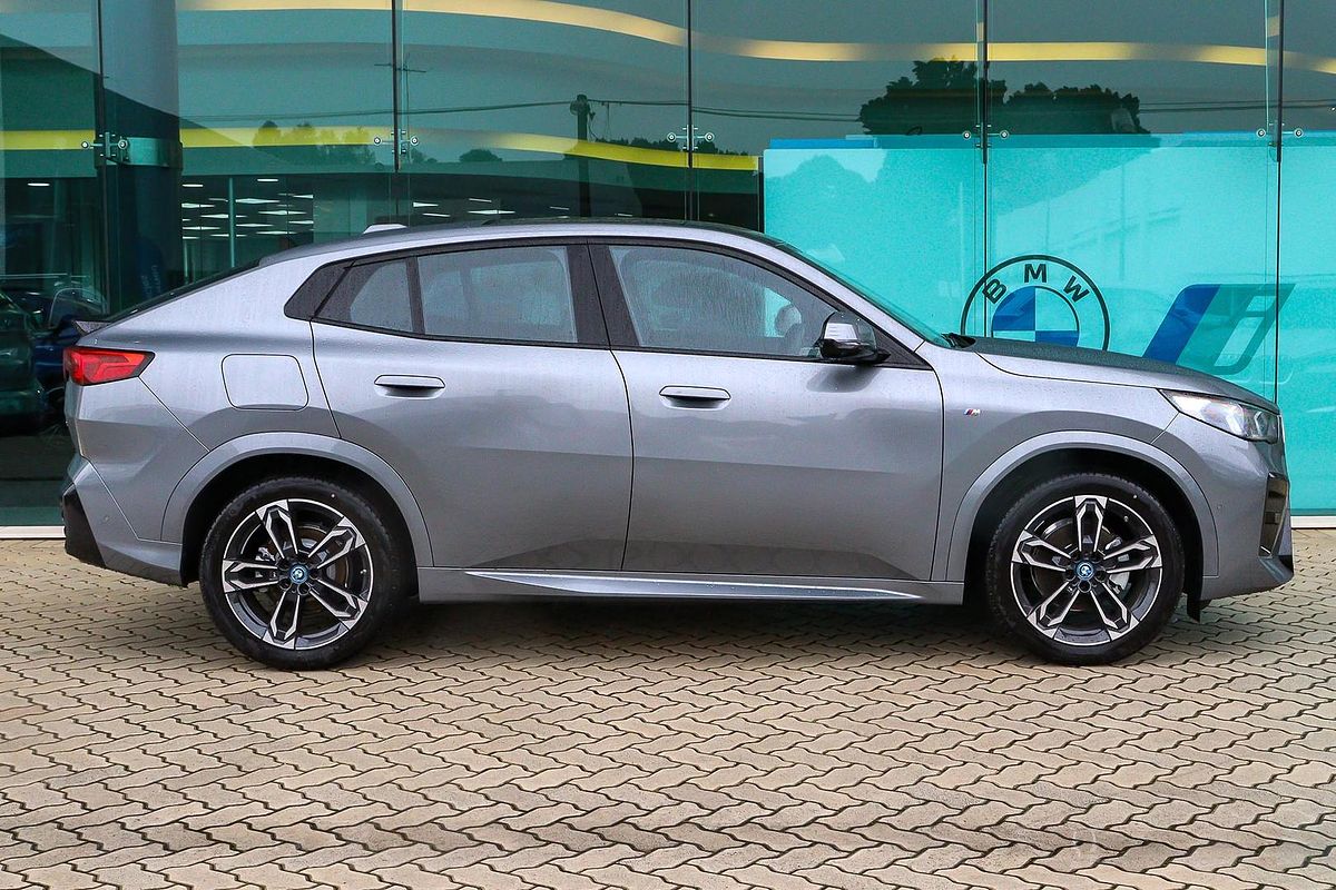 2024 BMW iX2 eDrive20 M Sport U10