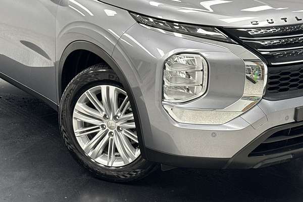 2022 Mitsubishi Outlander ES ZM