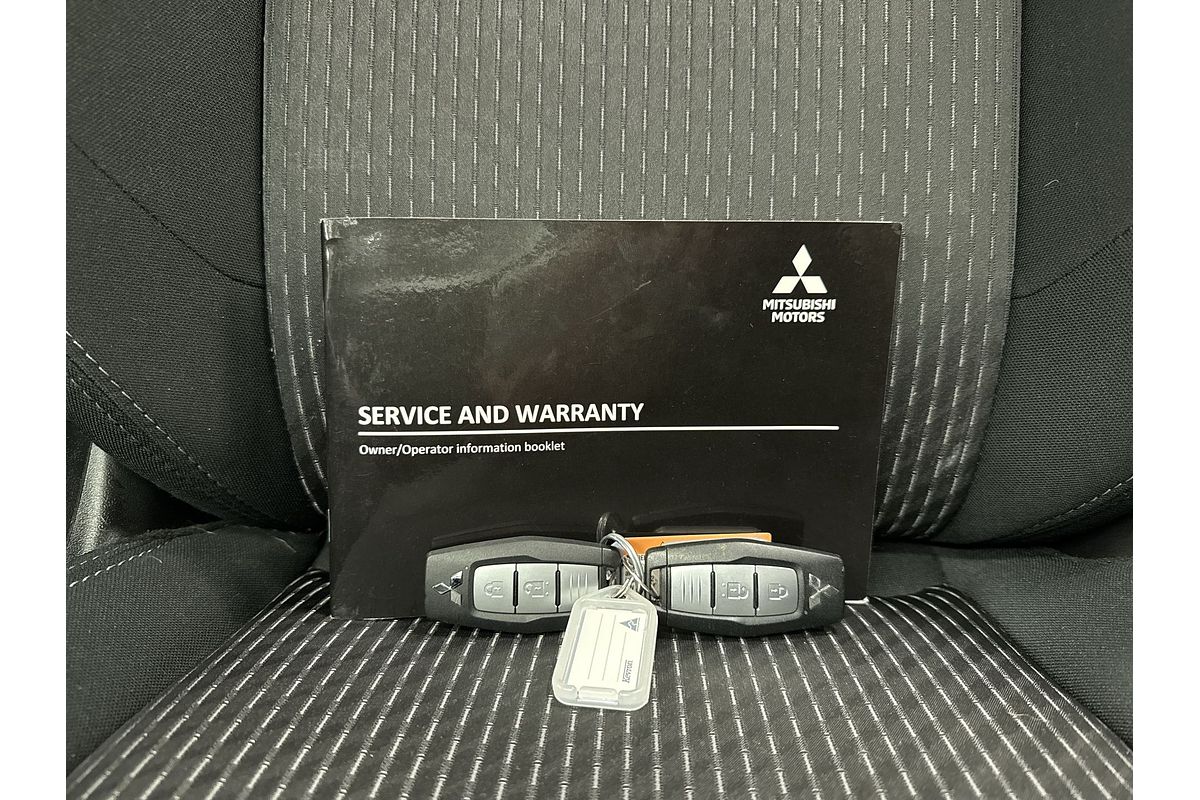 2022 Mitsubishi Outlander ES ZM