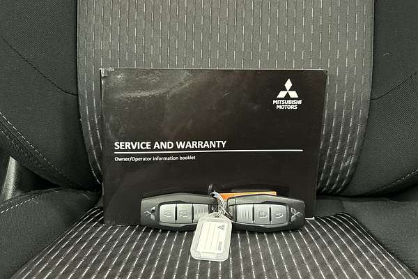 2022 Mitsubishi Outlander ES ZM