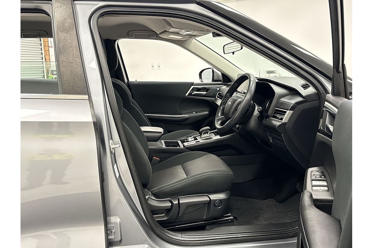 2022 Mitsubishi Outlander ES ZM