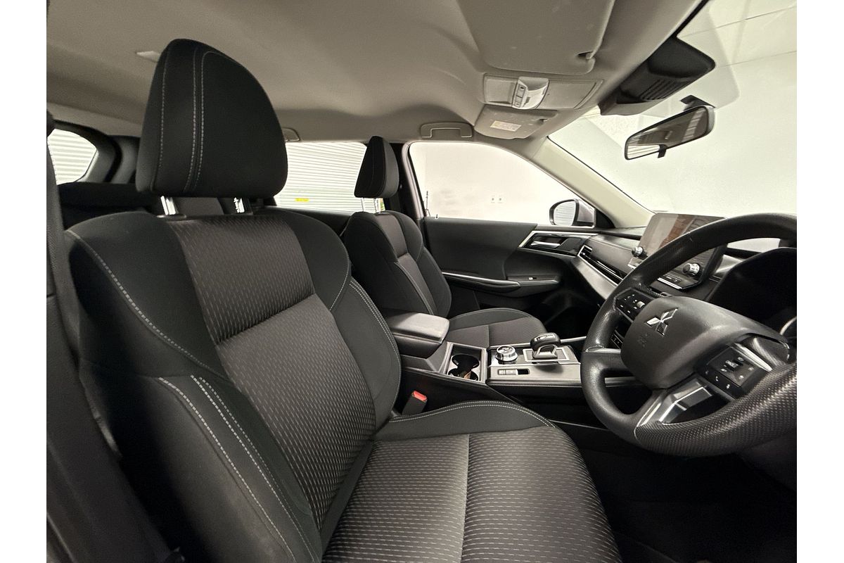 2022 Mitsubishi Outlander ES ZM