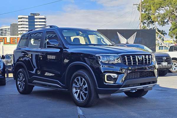 2025 Mahindra Scorpio Z8L