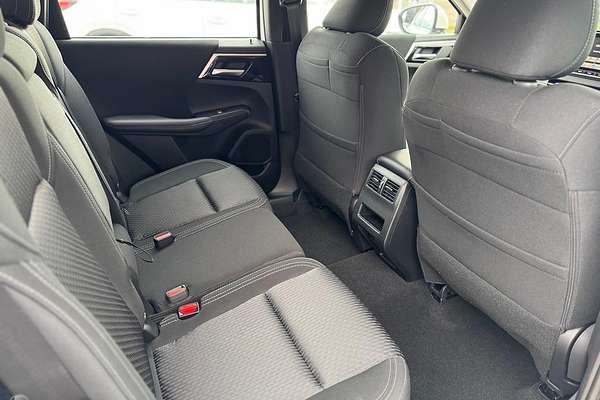 2025 Mitsubishi Outlander ES ZM