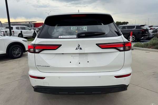 2025 Mitsubishi Outlander ES ZM