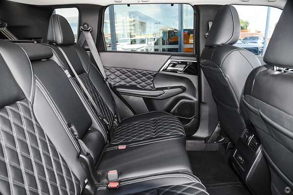 2024 Mitsubishi Outlander PHEV Exceed ZM
