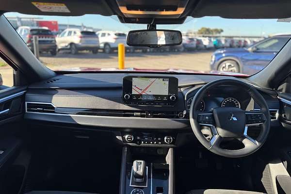 2024 Mitsubishi Outlander Black Edition ZM