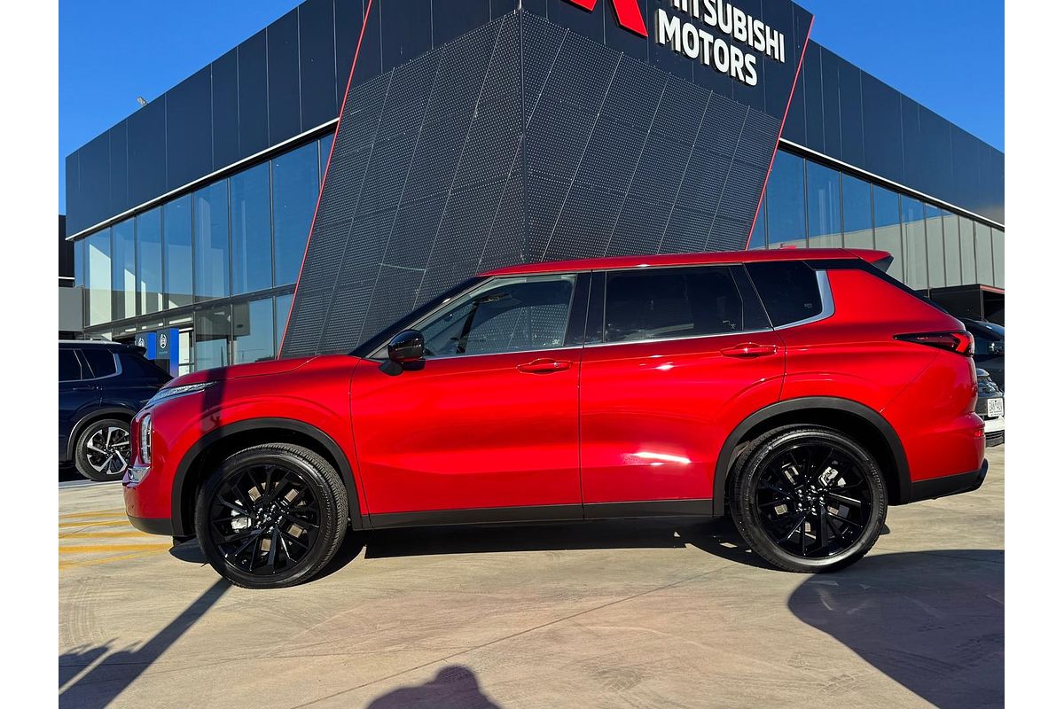 2024 Mitsubishi Outlander Black Edition ZM