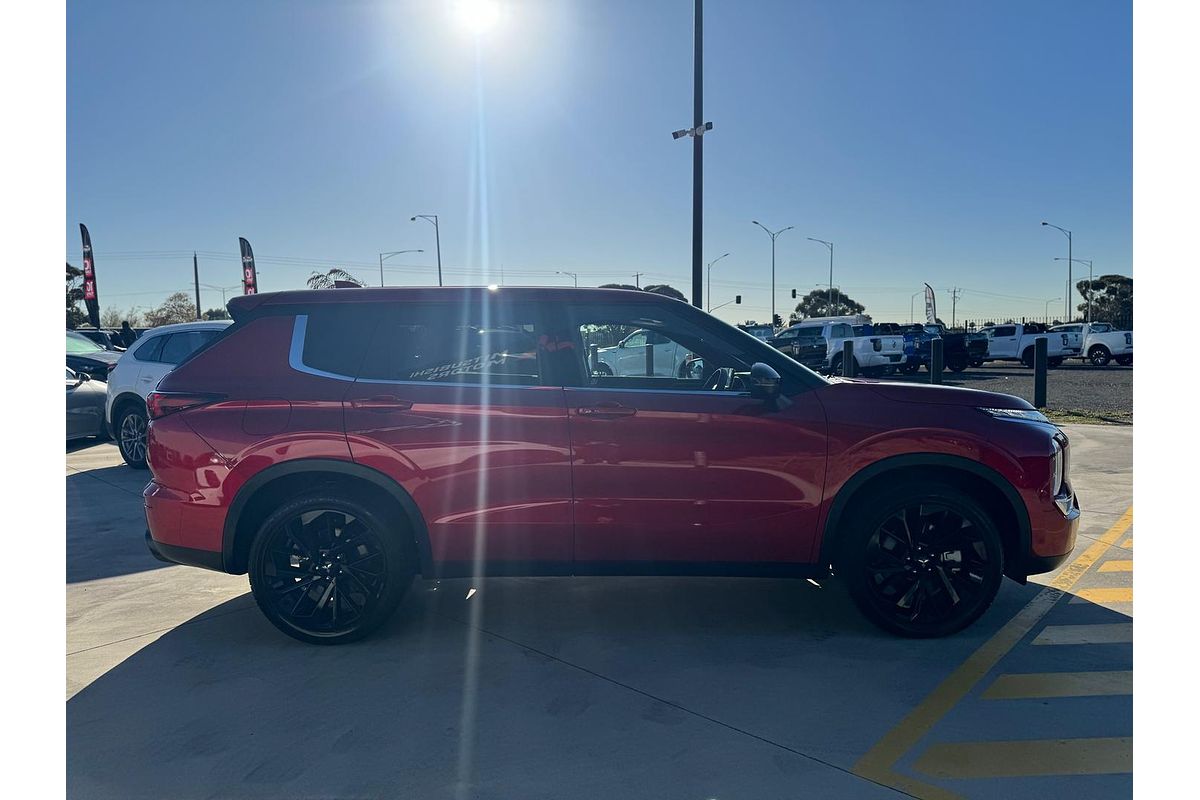 2024 Mitsubishi Outlander Black Edition ZM