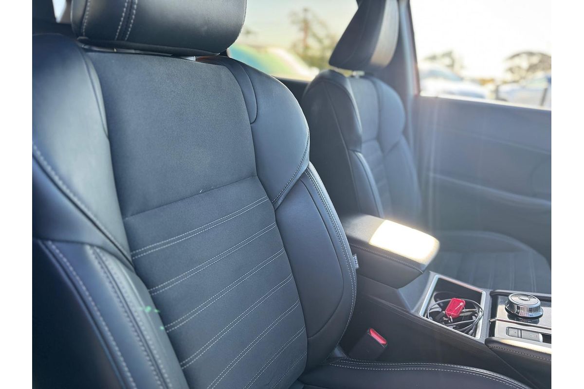 2024 Mitsubishi Outlander Black Edition ZM