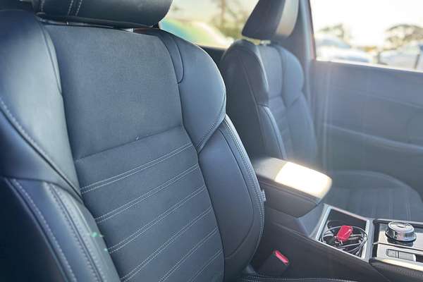 2024 Mitsubishi Outlander Black Edition ZM