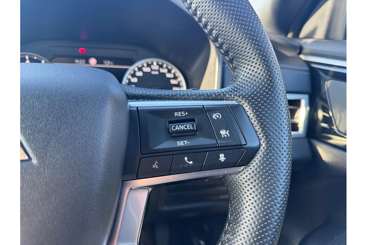 2024 Mitsubishi Outlander Black Edition ZM