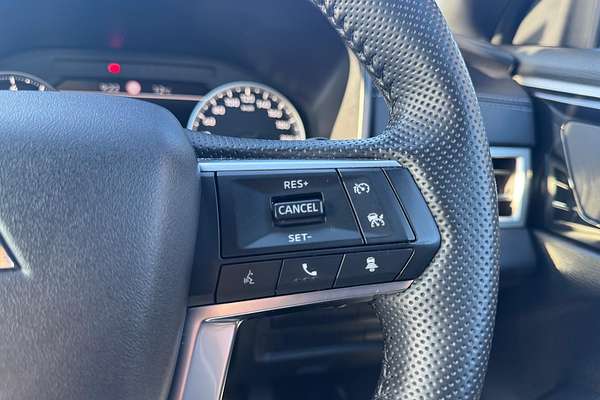 2024 Mitsubishi Outlander Black Edition ZM