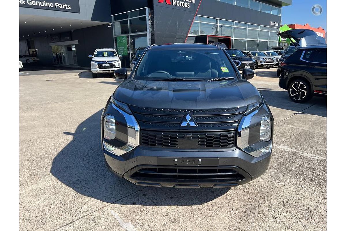 2025 Mitsubishi Outlander Black Edition ZM