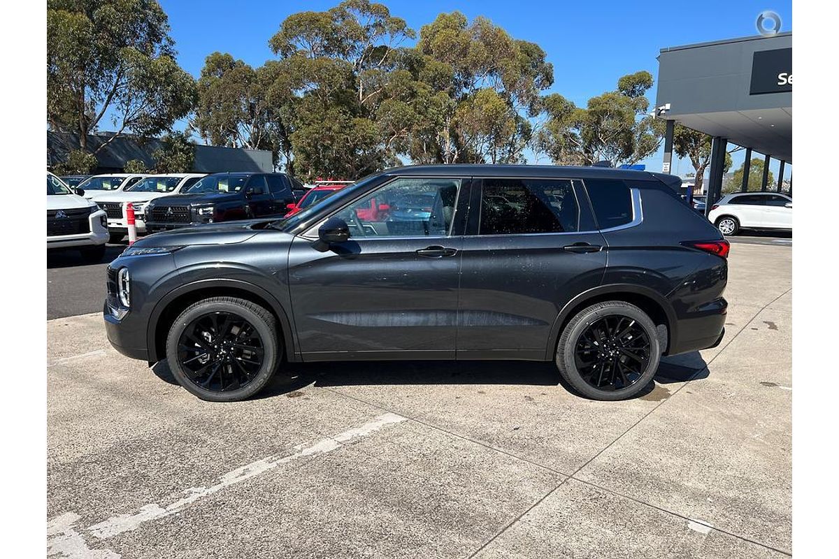 2025 Mitsubishi Outlander Black Edition ZM