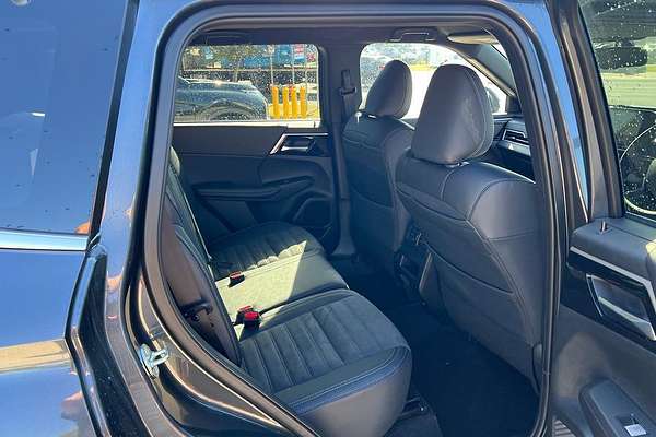 2025 Mitsubishi Outlander Black Edition ZM
