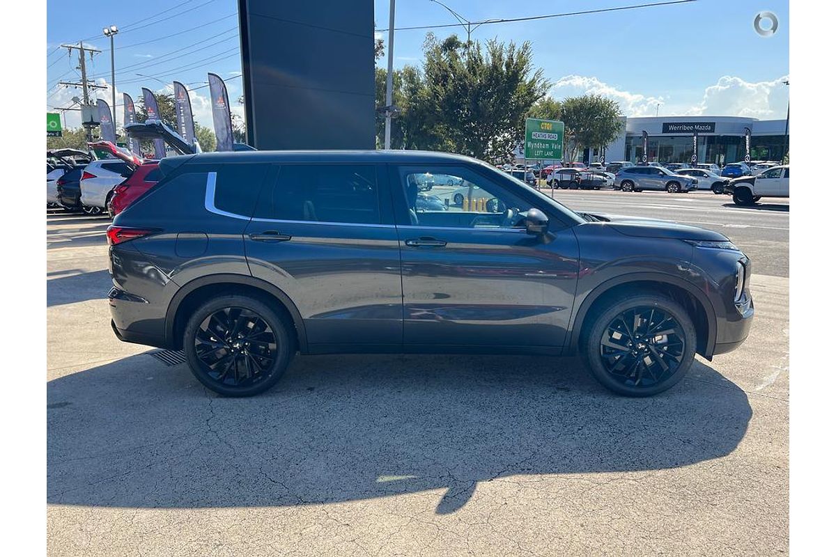 2025 Mitsubishi Outlander Black Edition ZM