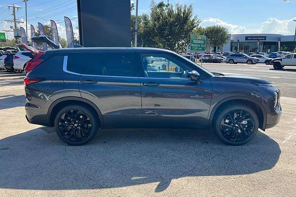 2025 Mitsubishi Outlander Black Edition ZM