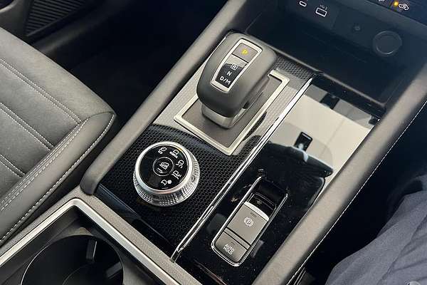 2025 Mitsubishi Outlander Black Edition ZM