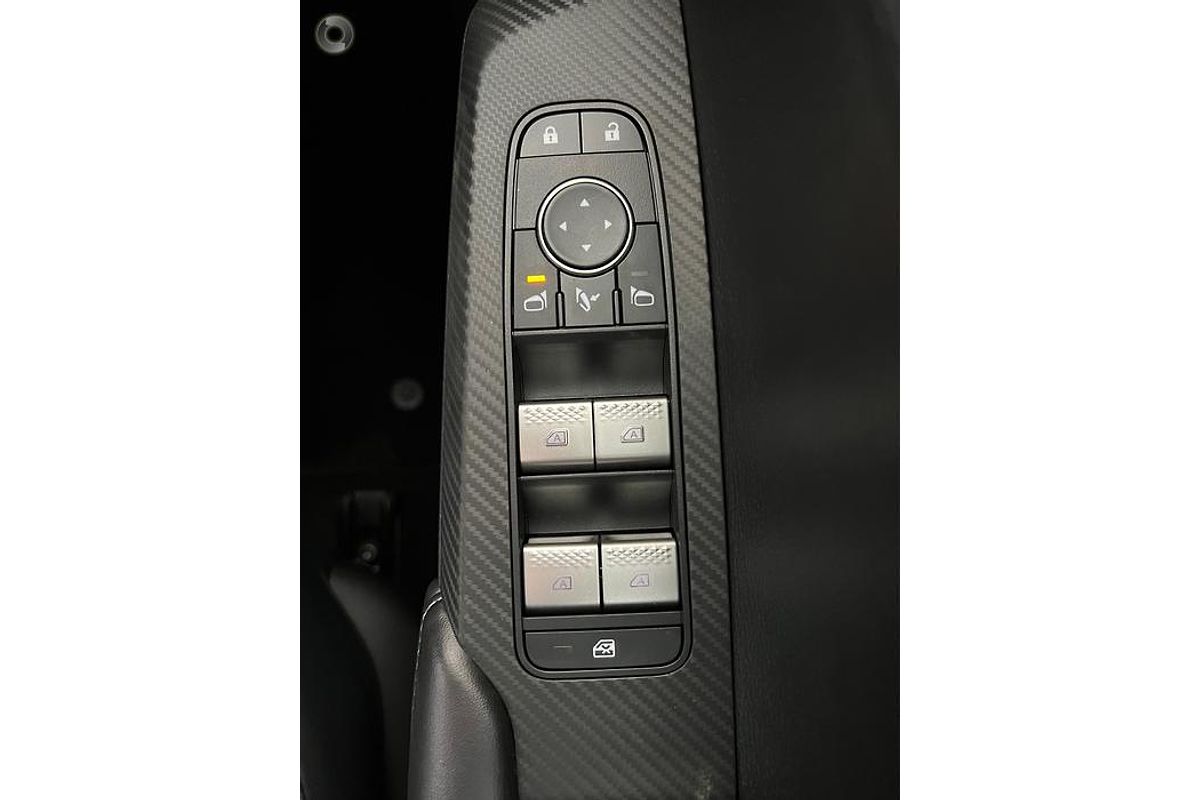 2025 Mitsubishi Outlander Black Edition ZM