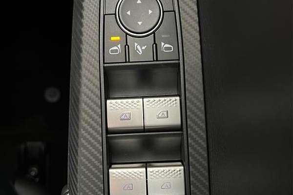 2025 Mitsubishi Outlander Black Edition ZM