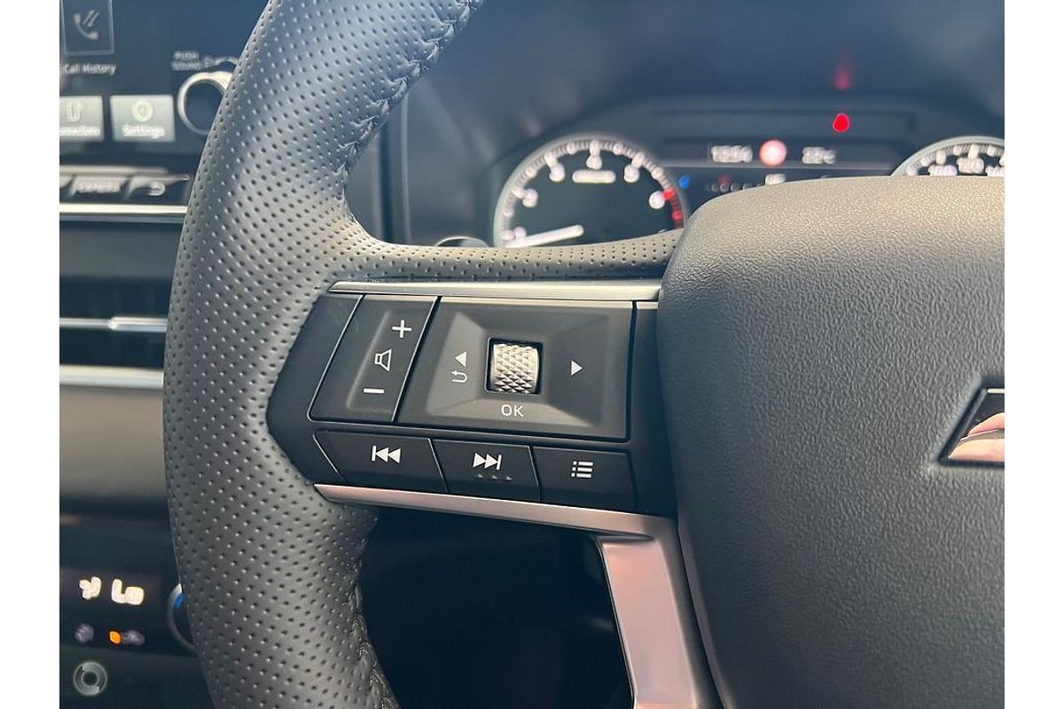 2025 Mitsubishi Outlander Black Edition ZM